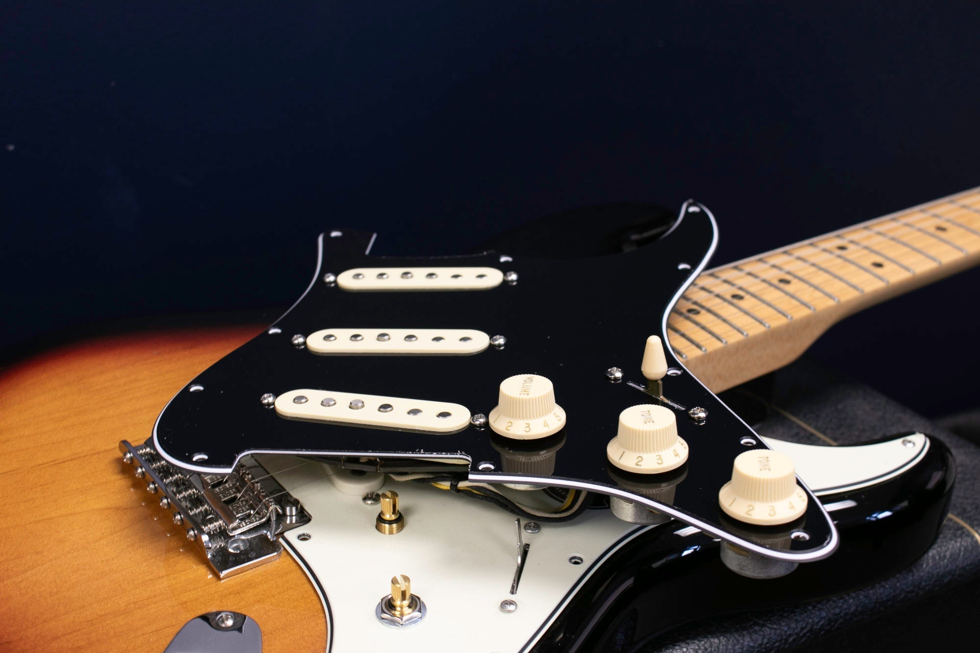 Custom Works: Noiseless Loaded Pickguard for Strat®