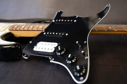 Custom Shop : Pickguard chargé HSS pour Strat®